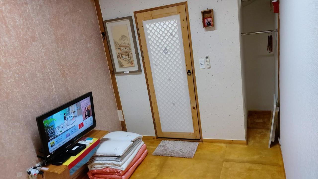 Hotel The Blue Cradle à Jeonju Extérieur photo